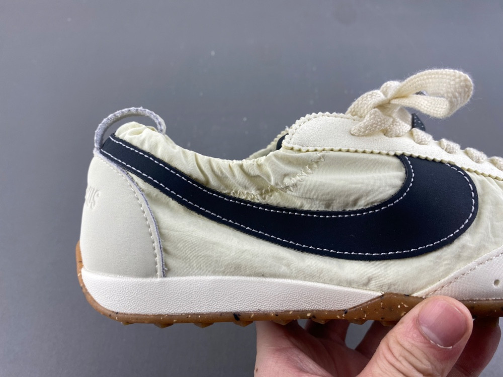 Jacquemus x Nike Jacumoon Shoe HV8547-700