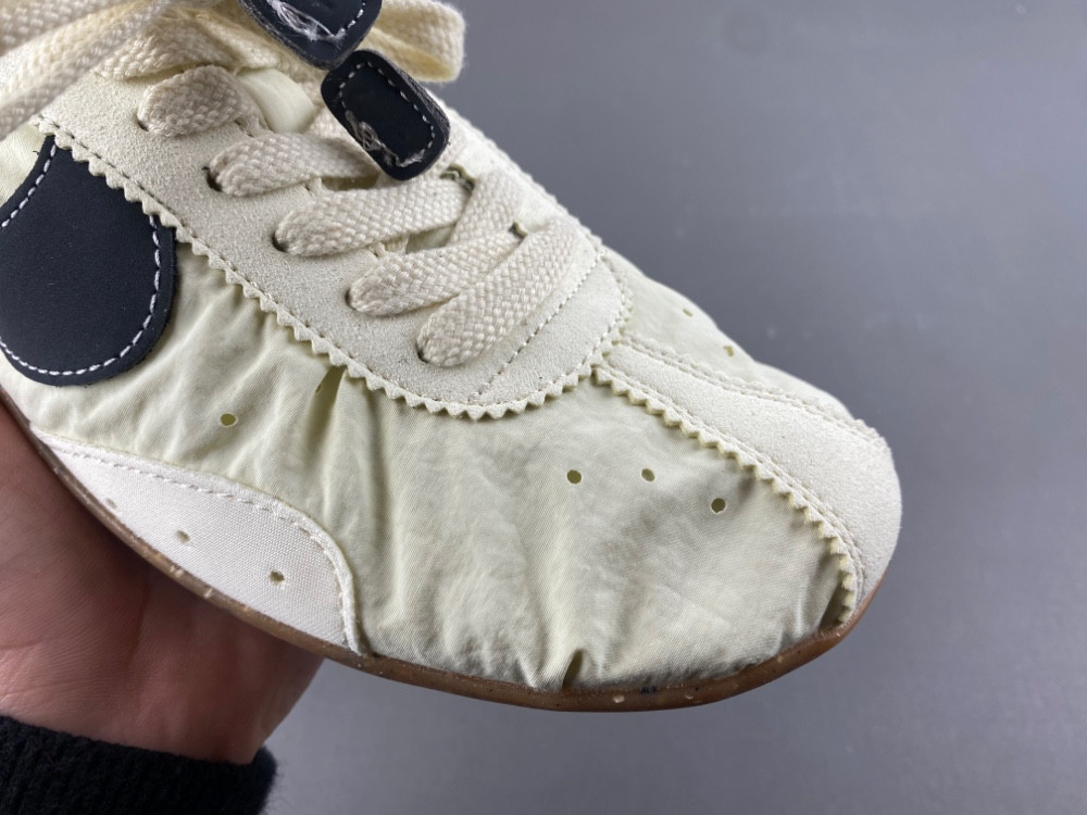 Jacquemus x Nike Jacumoon Shoe HV8547-700