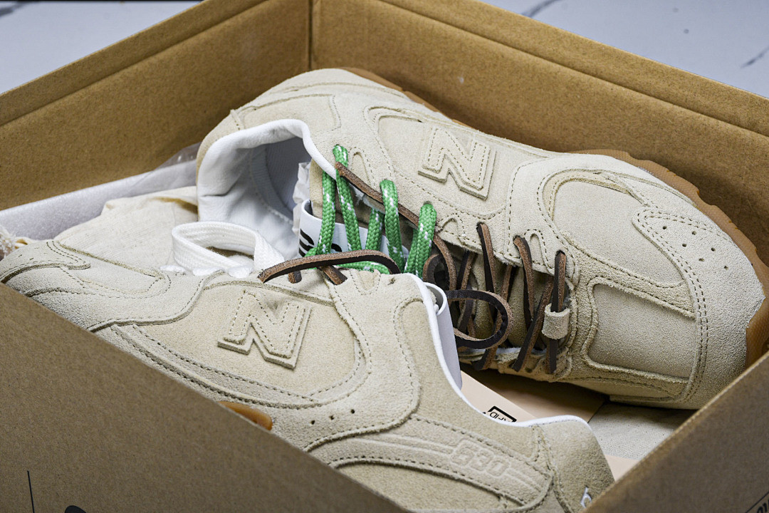 New Balance xMi­uMi­u NB-001