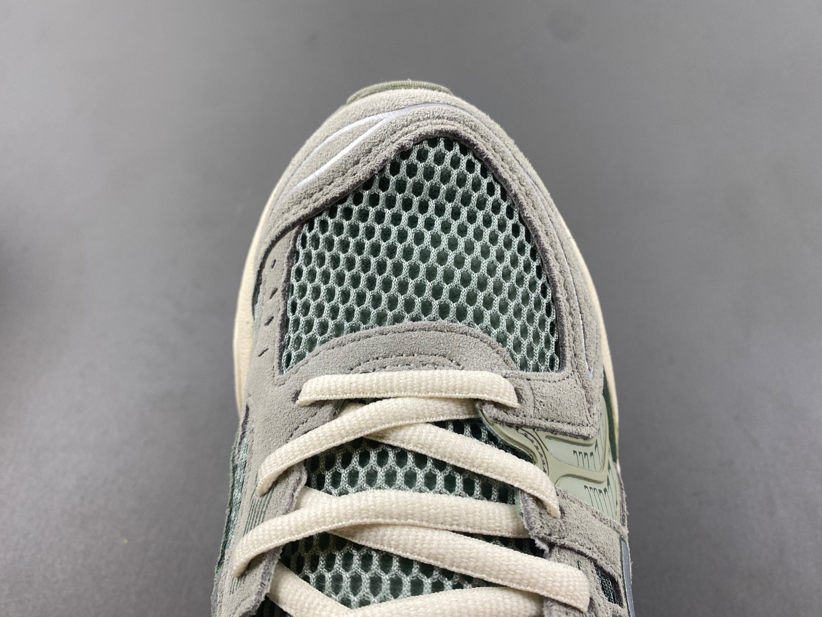 As*ic*s gel-kayano 14  1201a019-026