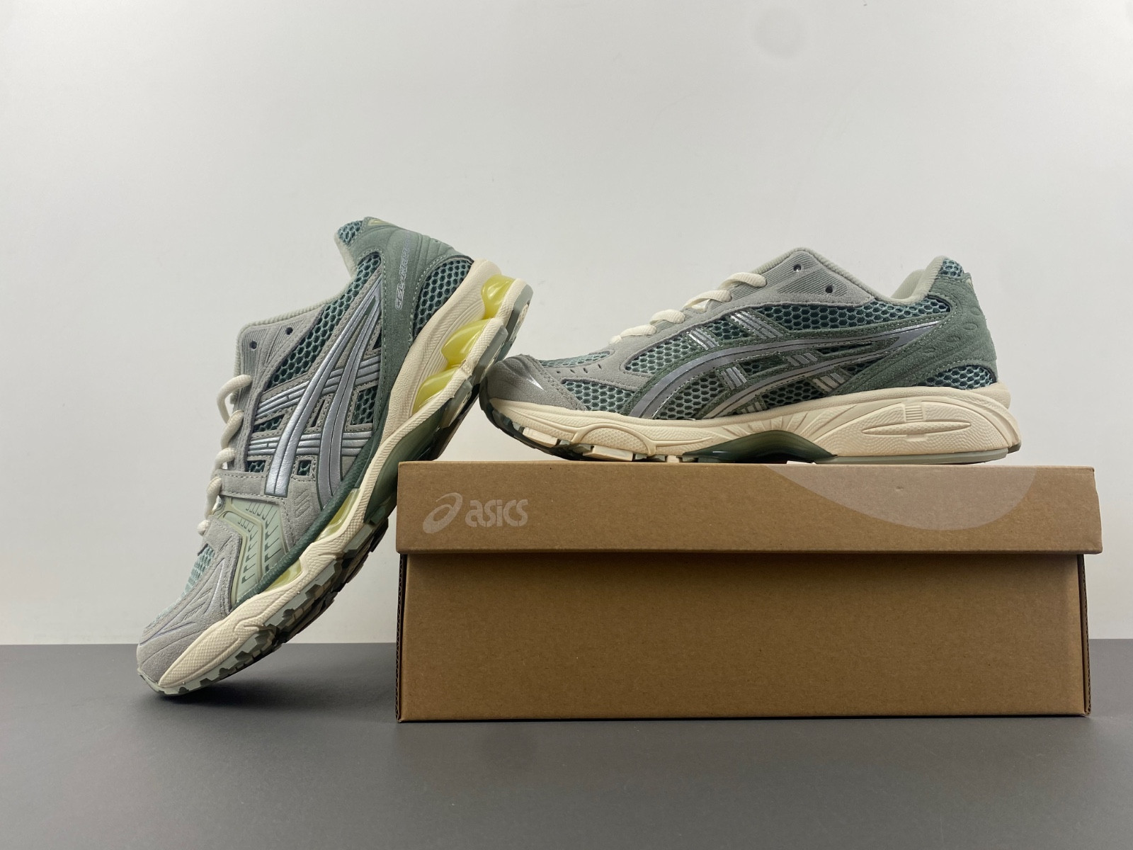 As*ic*s gel-kayano 14  1201a019-026