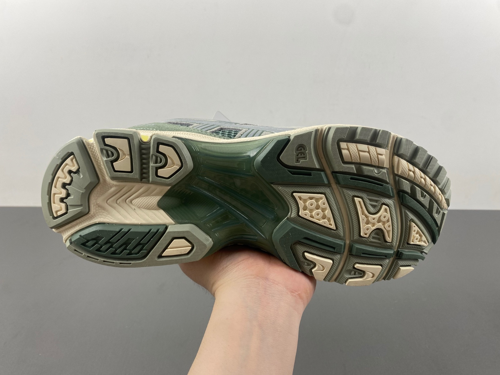 As*ic*s gel-kayano 14  1201a019-026