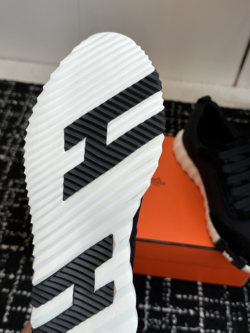 H**me5 SNEAKER