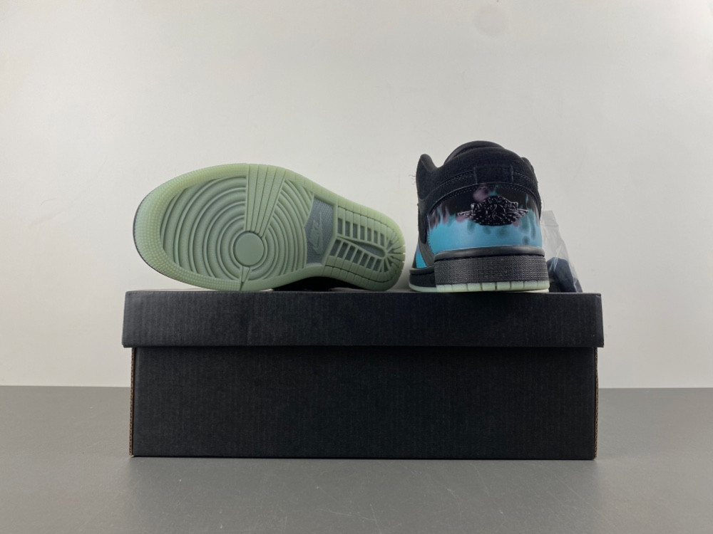 Air Jordan 1 Low “Fortune Fly” HQ3442-001