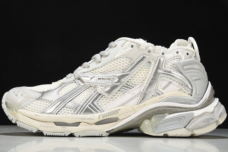 Balenciaga Runner W3RBL-8100