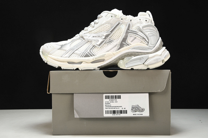 Balenciaga Runner W3RBL-8100