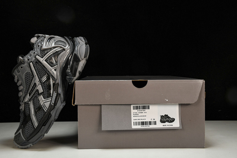Balenciaga Runner W3RBR1515