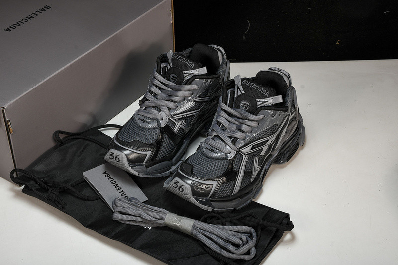 Balenciaga Runner W3RBR1515
