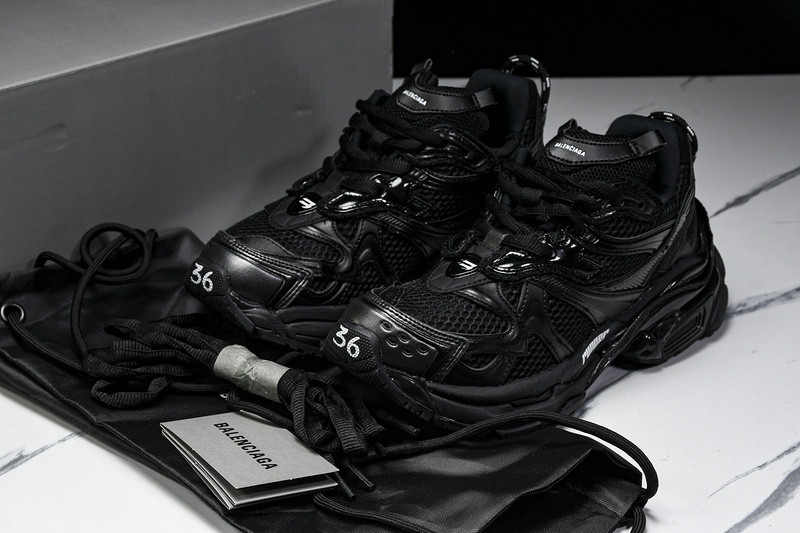 Balenciaga Runner W3RXP-1090