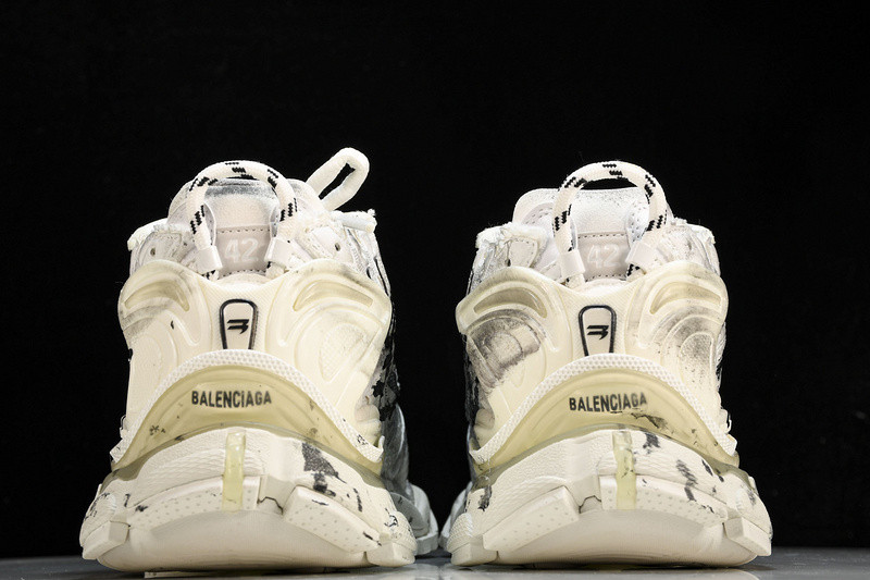 Balenciaga Runner 677402 W3RBQ 9010
