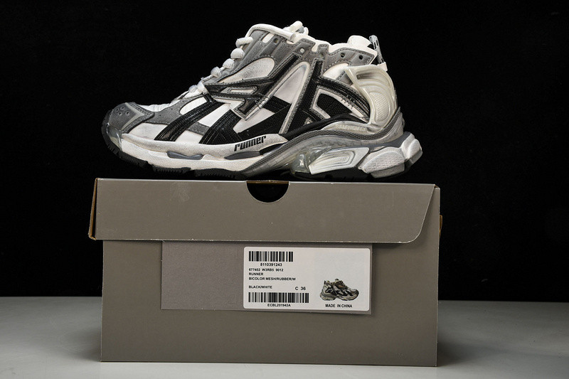 Balenciaga Runner W3RB5-9012