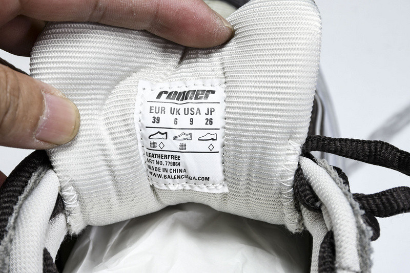 Balenciaga Runner W3RXP-2000
