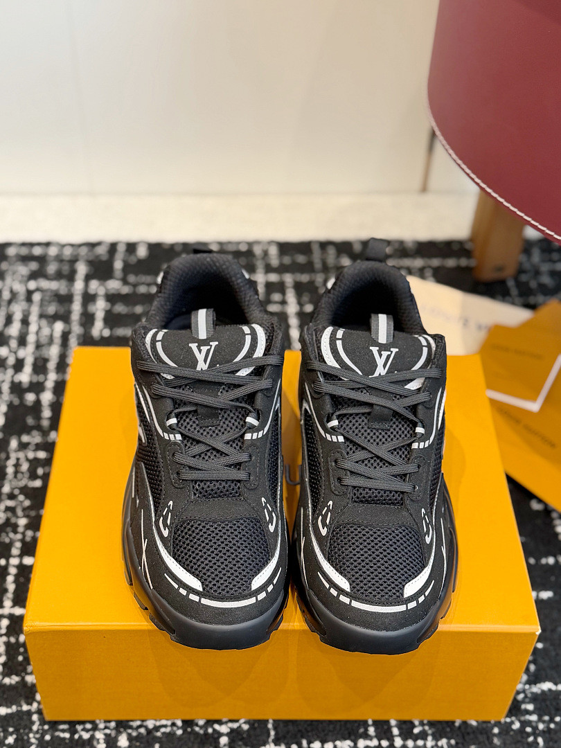 L*V Tatic Runner Sneaker