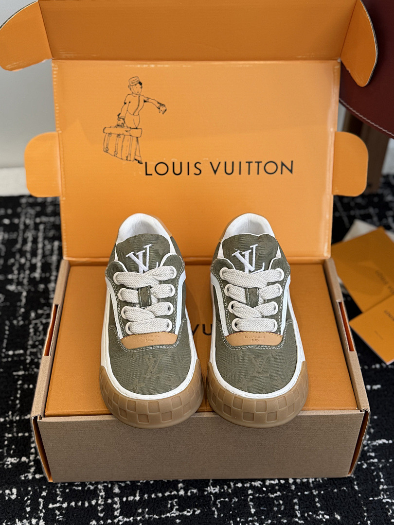 L*V TILTED Sneaker