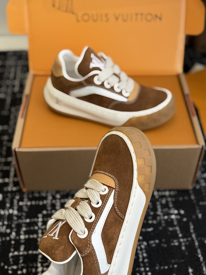 L*V TILTED Sneaker