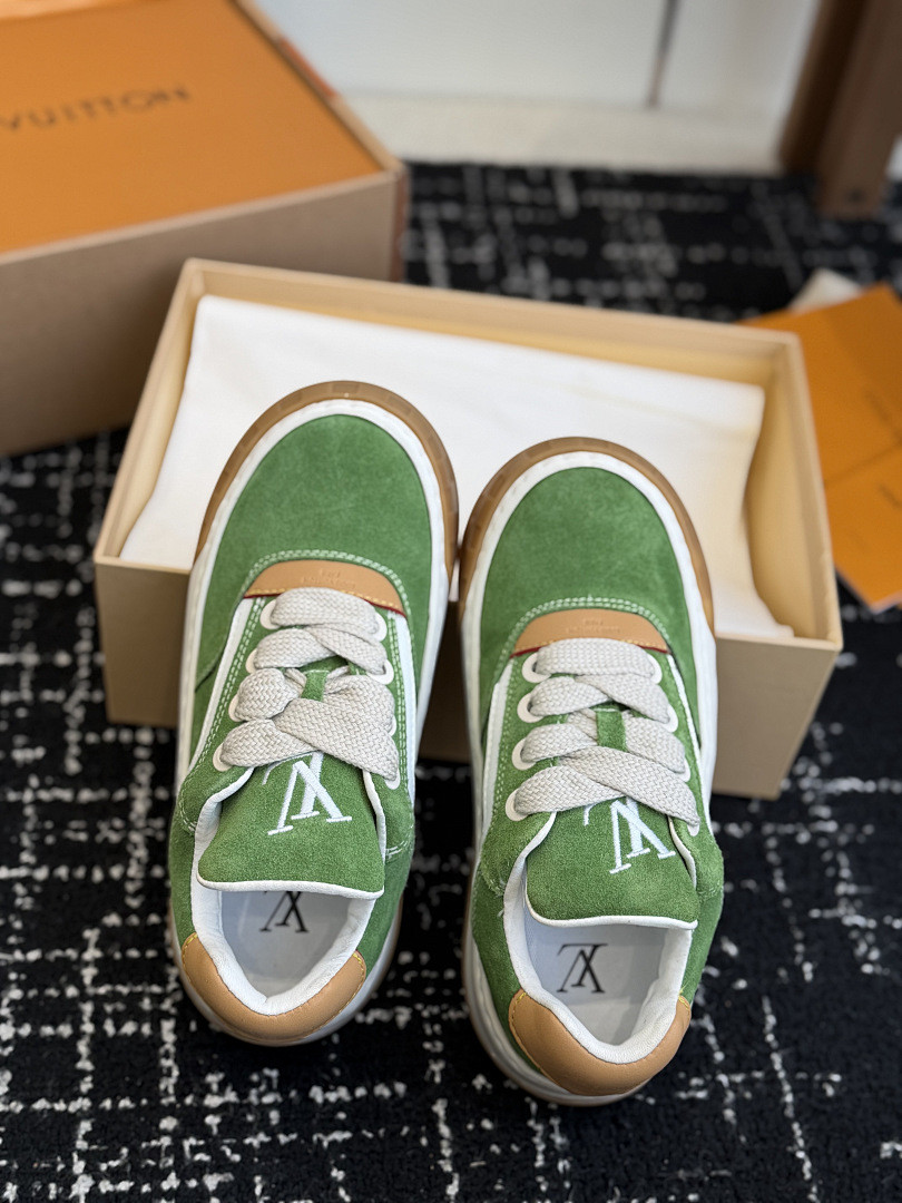 L*V TILTED Sneaker