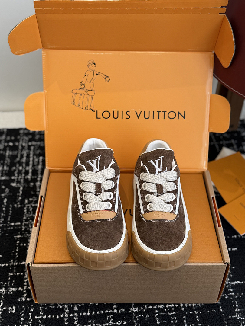 L*V TILTED Sneaker