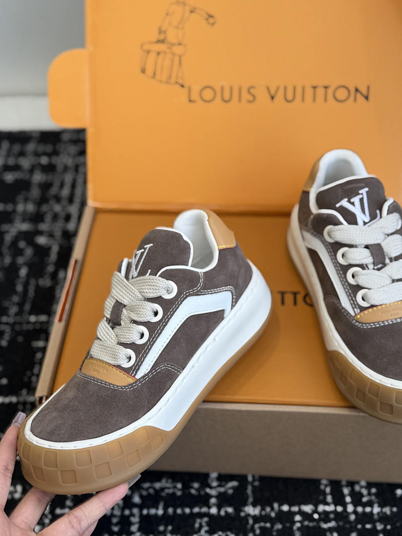 L*V TILTED Sneaker
