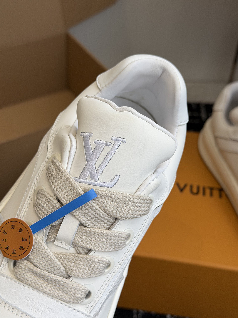 L*V TILTED Sneaker