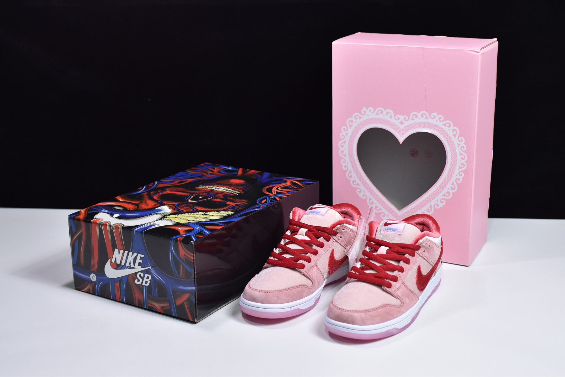 StrangeLove x Nike SB Dunk Low “Valentine’s Day” CT2552-800