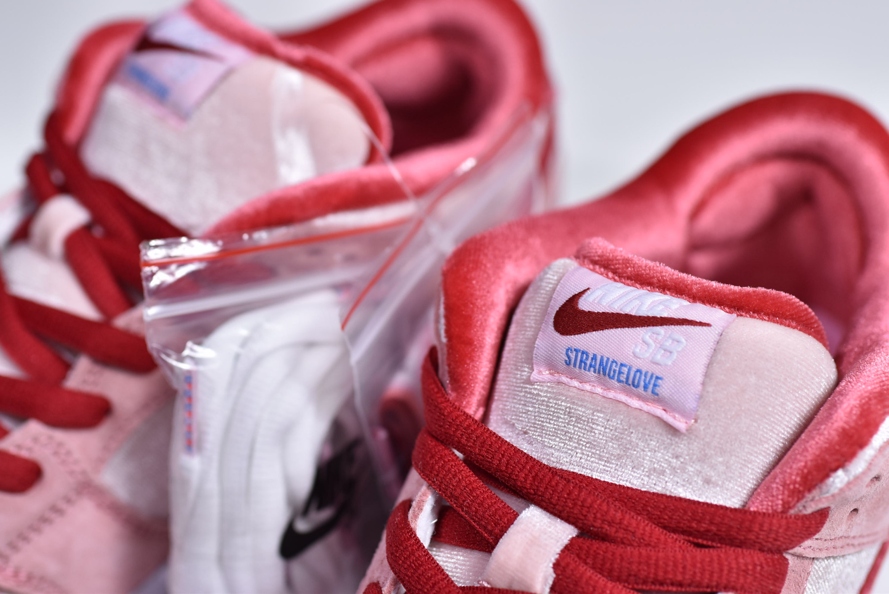 StrangeLove x Nike SB Dunk Low “Valentine’s Day” CT2552-800