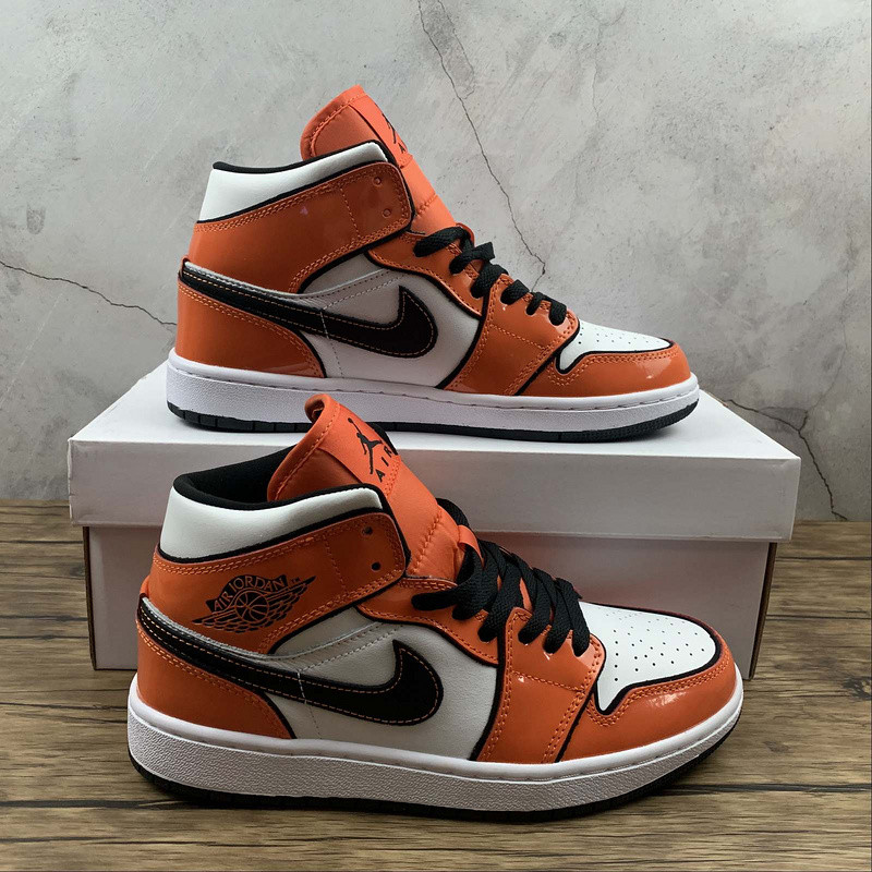 Air Jordan 1 Mid “Turf Orange” DD6834-802