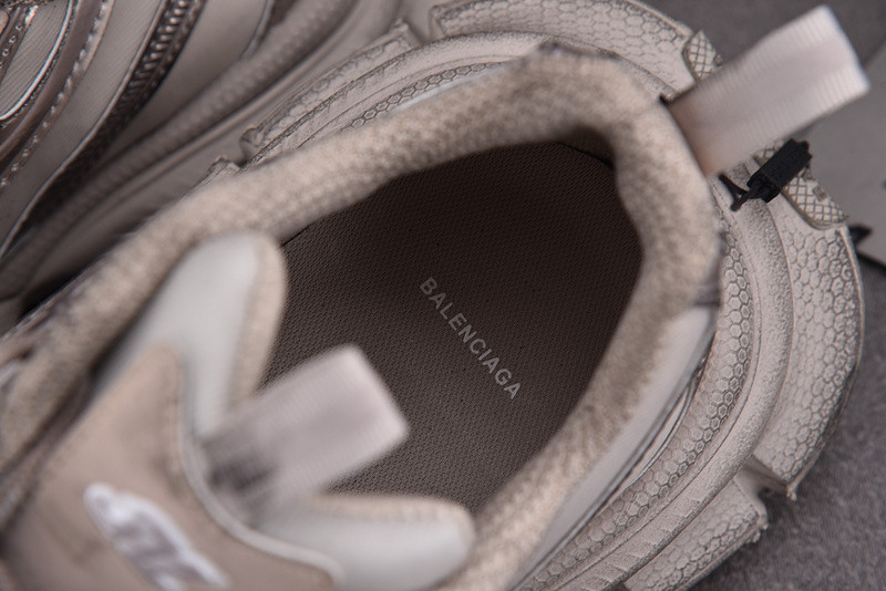 Ba*len*cia*ga phantom sneaker 734734 wtrmh 2200