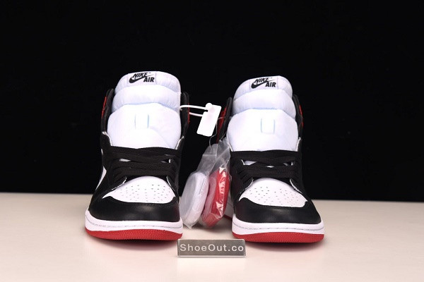 Air Jordan 1 Retro High “Satin Black Toe” CD0461-016