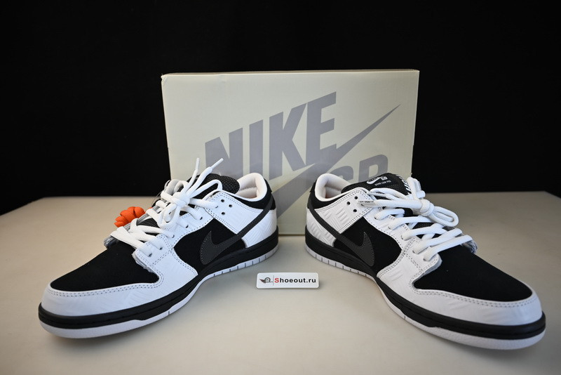 TIGHTBOOTH x Nike SB Dunk Low FD2629-100