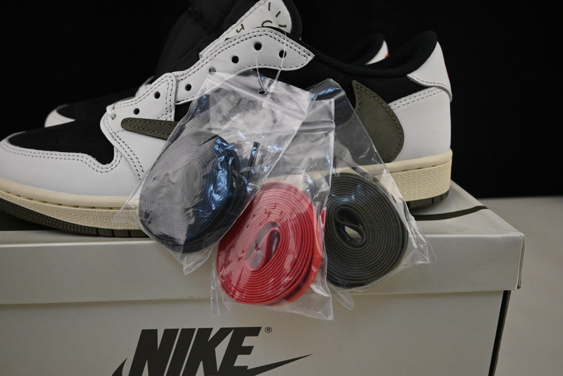 Air Jordan 1 Low Travis Scott Olive DZ4137-106