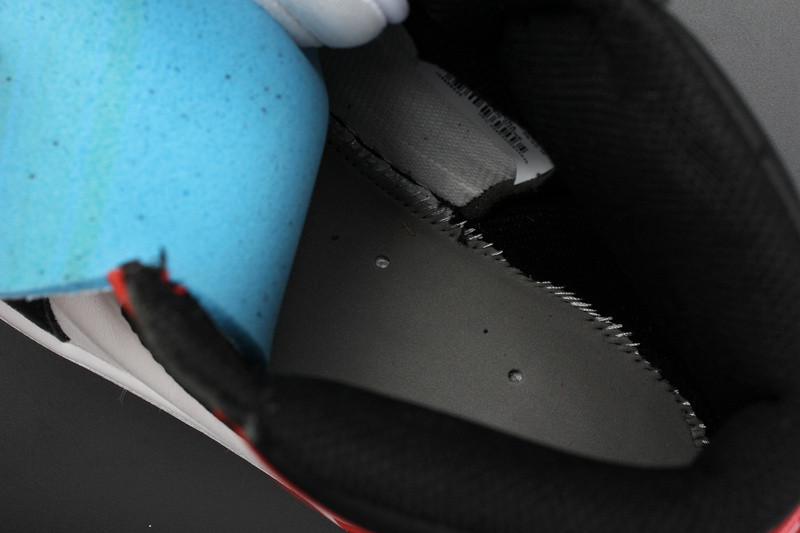 Air Jordan 1 Retro Black Toe 555088-125