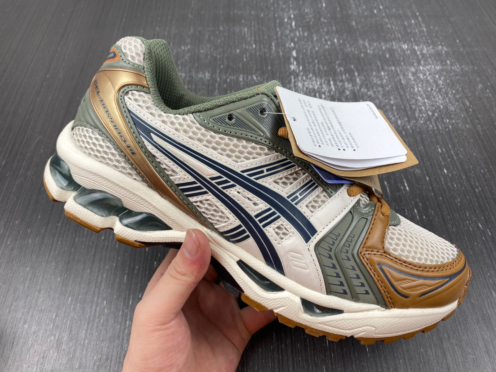 As*ic*s gel-kayano 14  1201a019-250