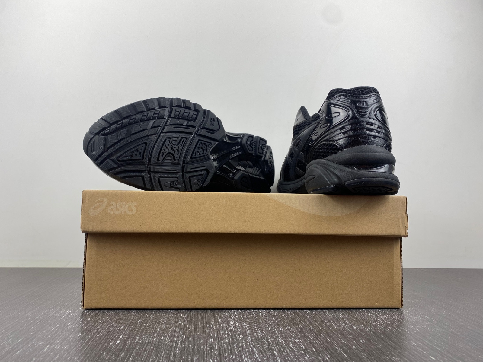 As*ic*s gel-kayano 14  1201a019-001