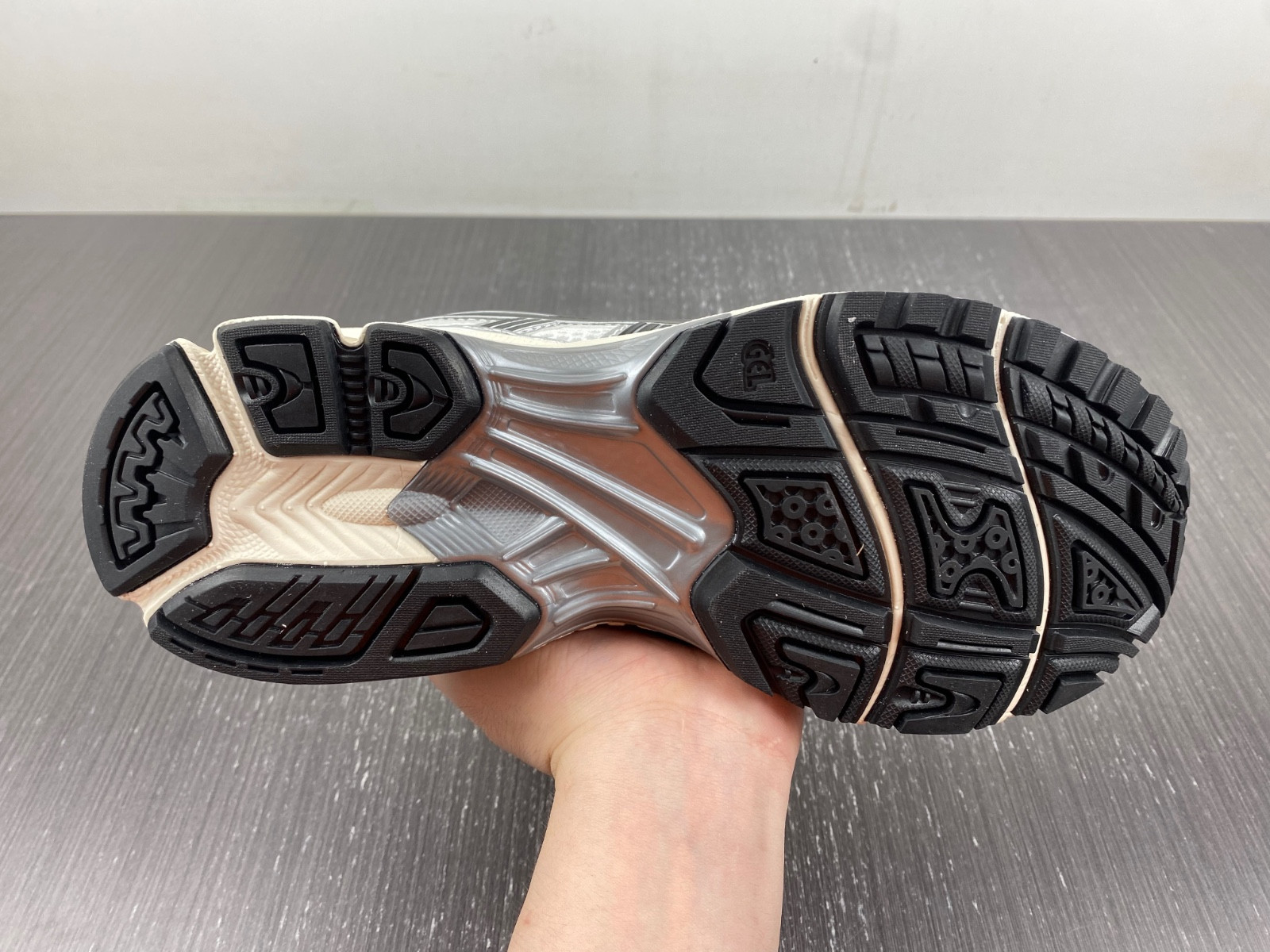 As*ic*s gel-kayano 14  1201a457-101