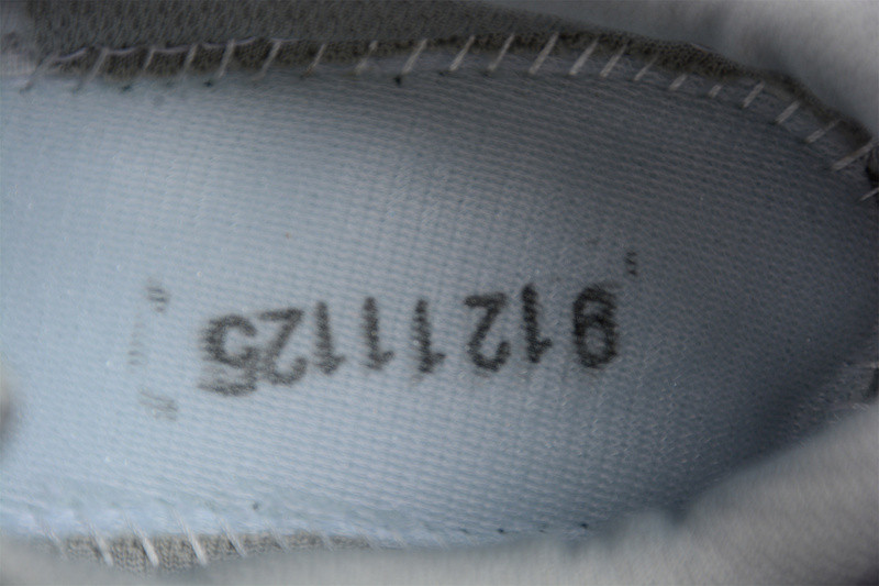 As*ic*s gel-kayano 14  1011b109-025