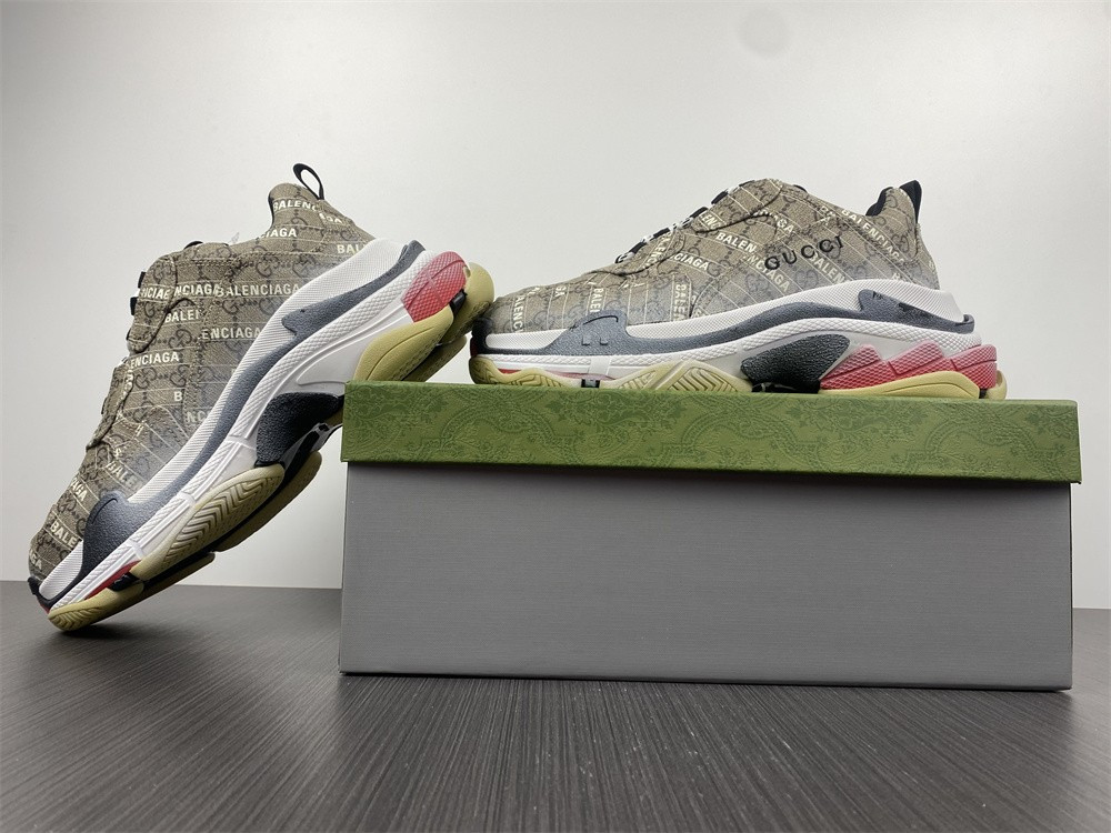 Ba*len*cia*ga 1.0 677192 ulz10 9795