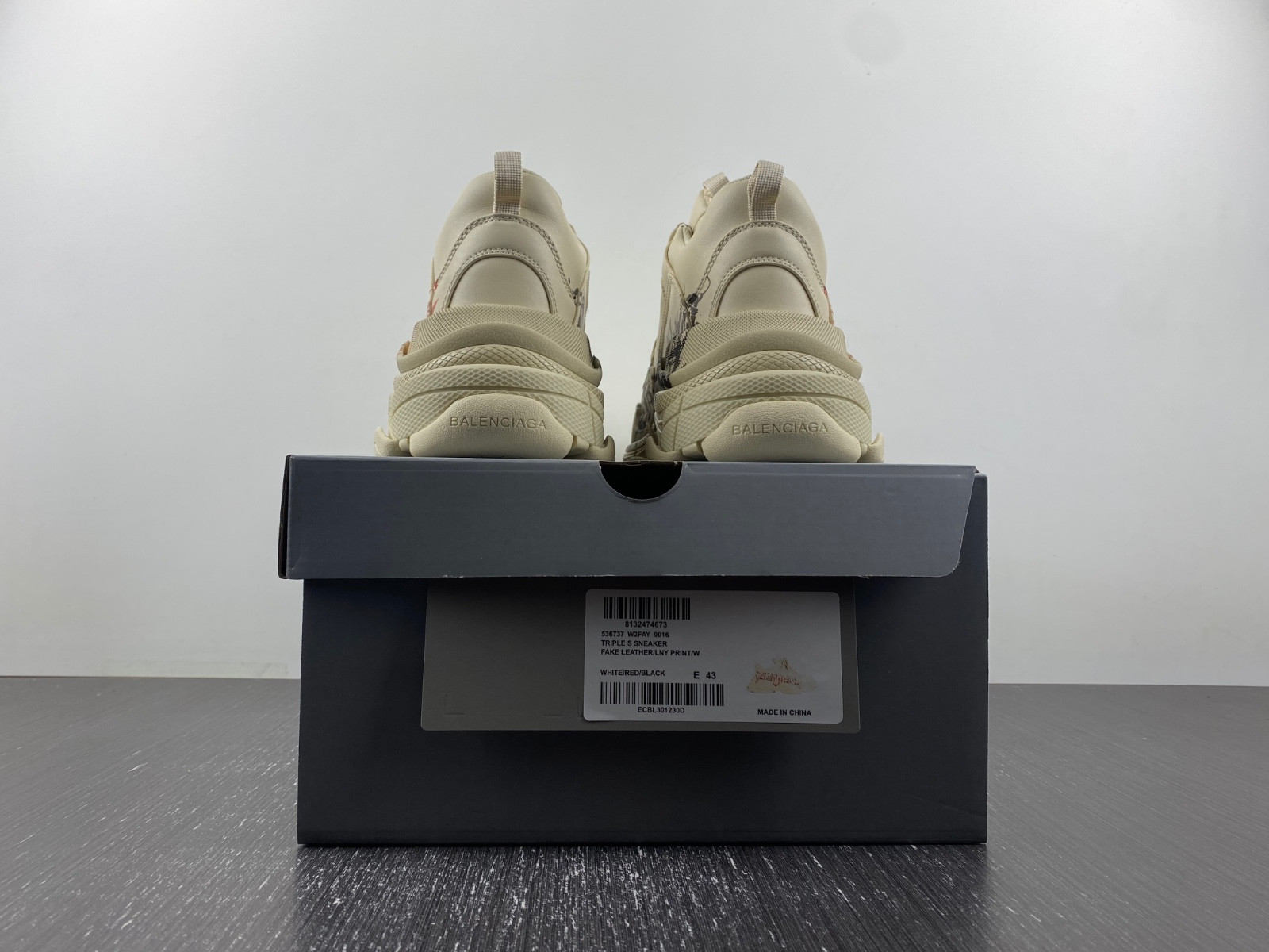 Ba*len*cia*ga triple s