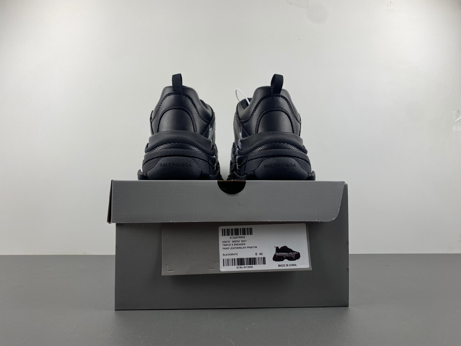 Ba*len*cia*ga triple s