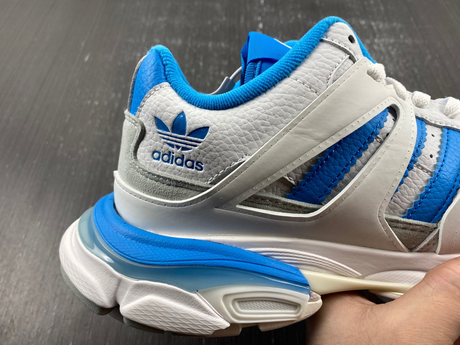 Ba*len*cia*ga track  741107 w1cz6 5012