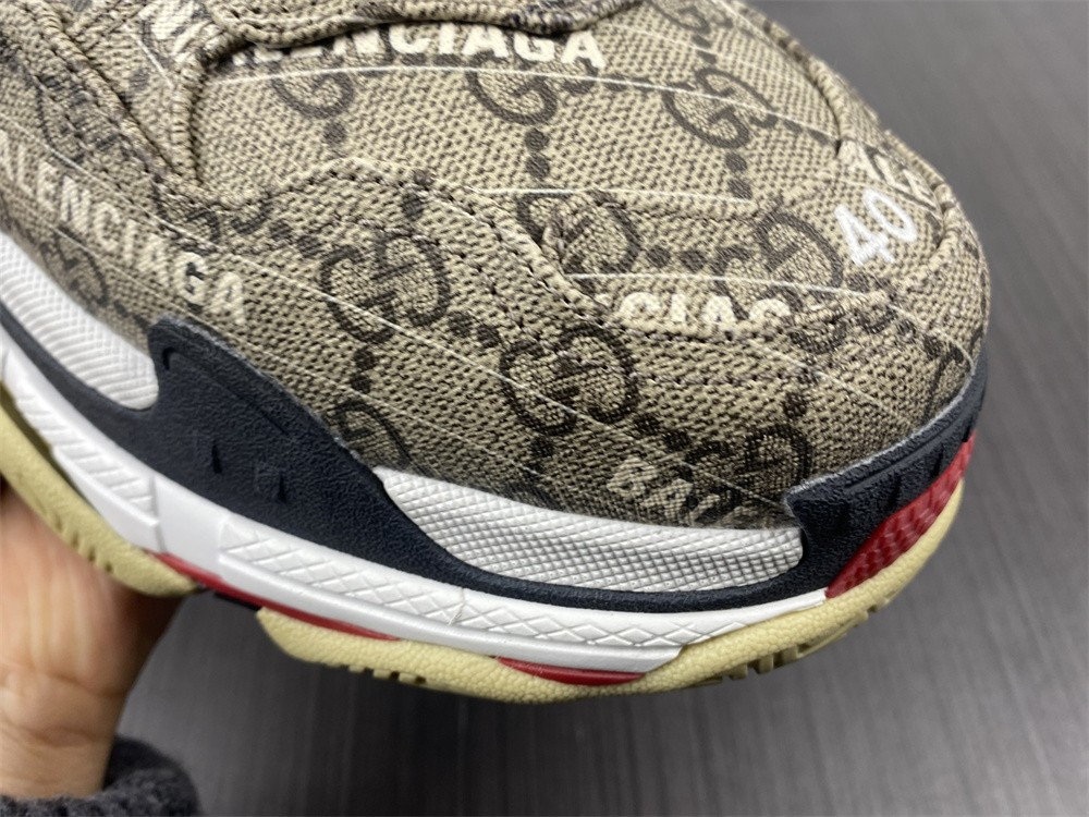 Ba*len*cia*ga triple s x gc