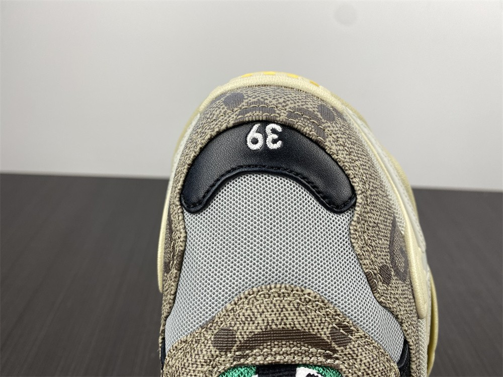 Ba*len*cia*ga triple s x gc