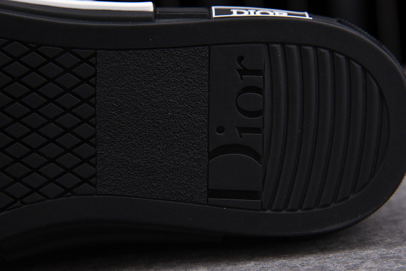 DR B23 High Top Sneaker