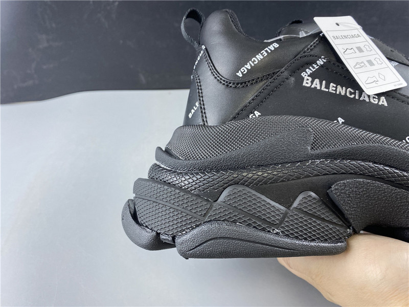 BLCG Triple S 524039-W06E2-2020