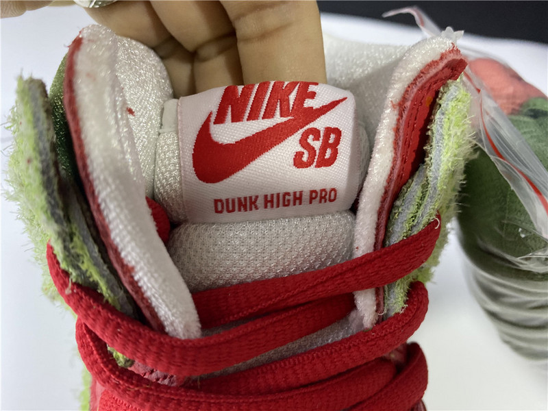 Nike SB Dunk High “Strawberry Cough” CW7093-600
