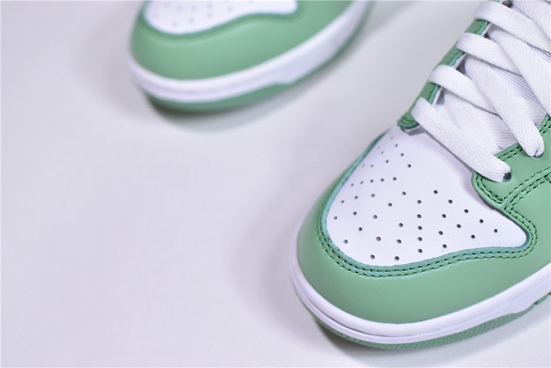 Nike SB Dunk Low Green Tender Powder CU1726-188