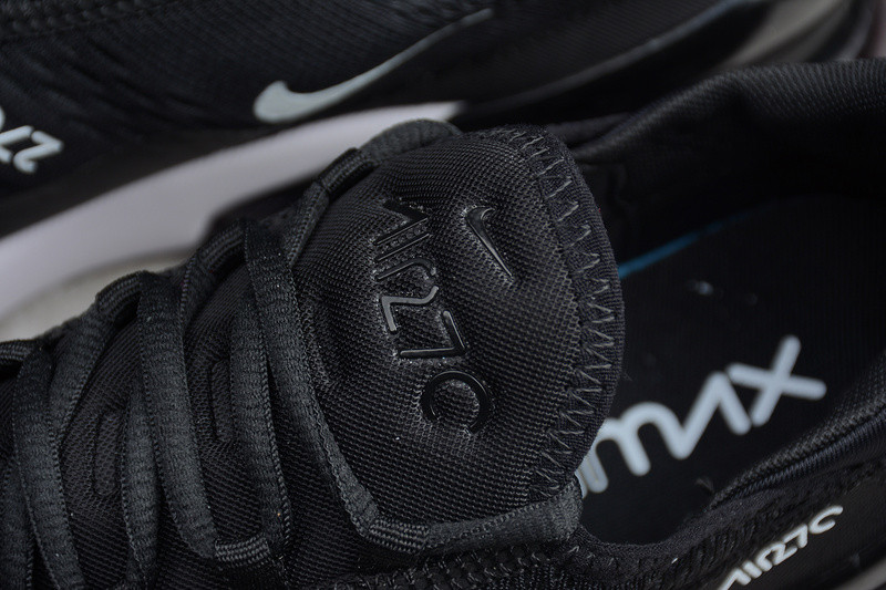 Nike Air Max 270 in black/white AH8050-002