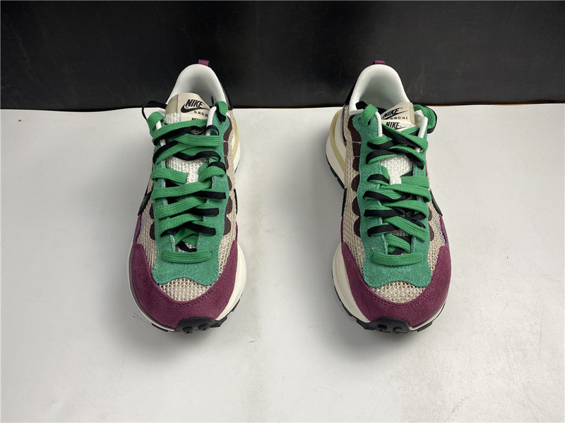 Sacai x Nike Vaporwaffle "String/Black Villain-Red" DD3035-200