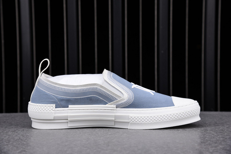 DR B23 Low Top Sneaker