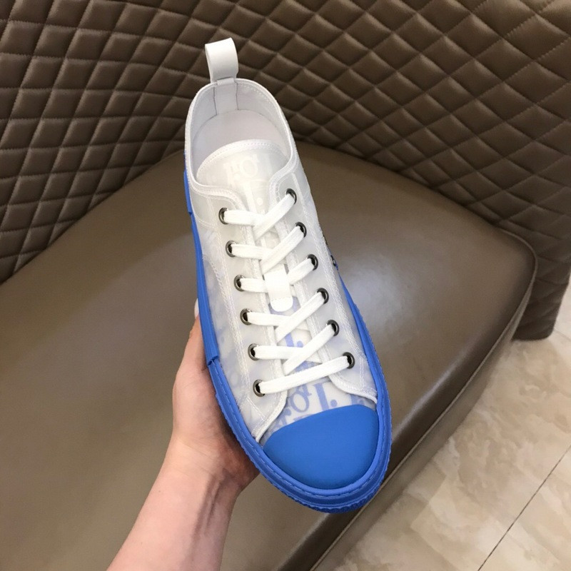 DR B23 Low Top Sneaker