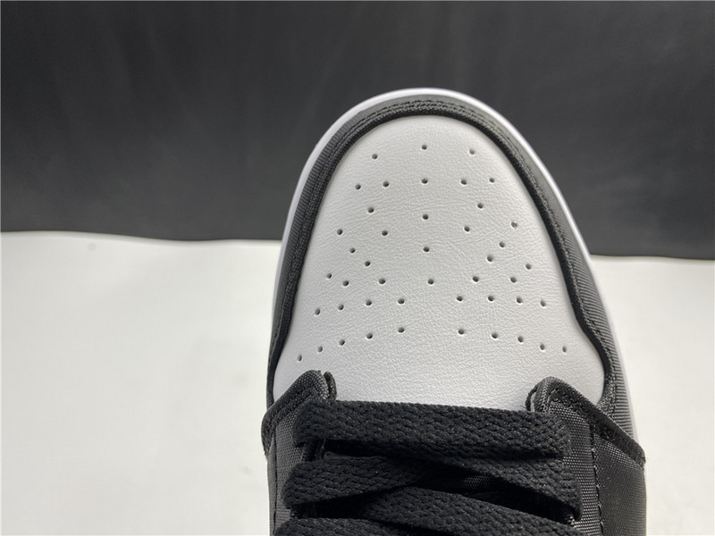 Air Jordan 1 Mid Oakland 852542-101